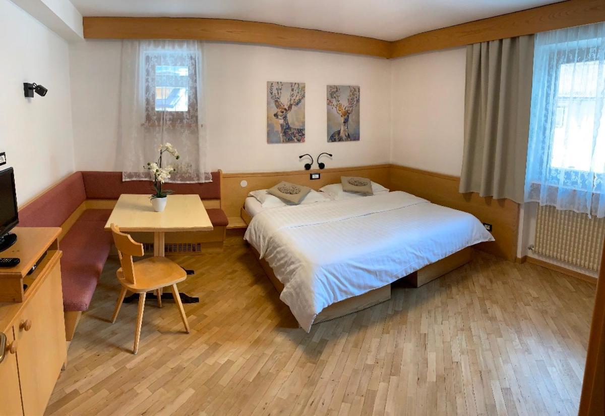 Bed & Breakfast Garni Tobia Campitello di Fassa Bagian luar foto
