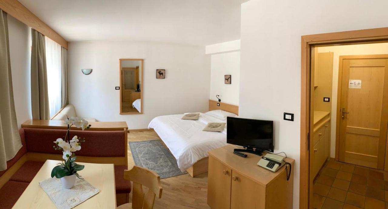 Bed & Breakfast Garni Tobia Campitello di Fassa Bagian luar foto